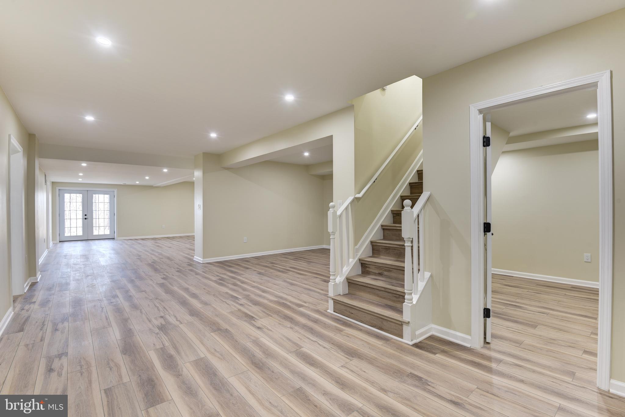 SKYLINE MANOR - Residential