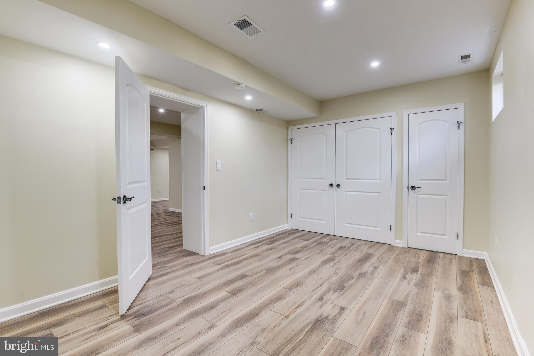 SKYLINE MANOR - Residential