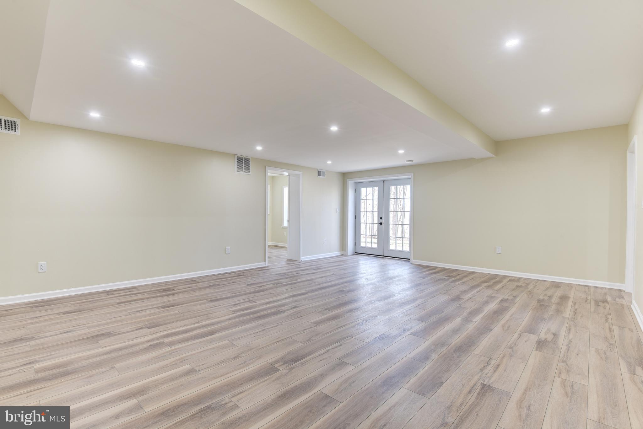 SKYLINE MANOR - Residential