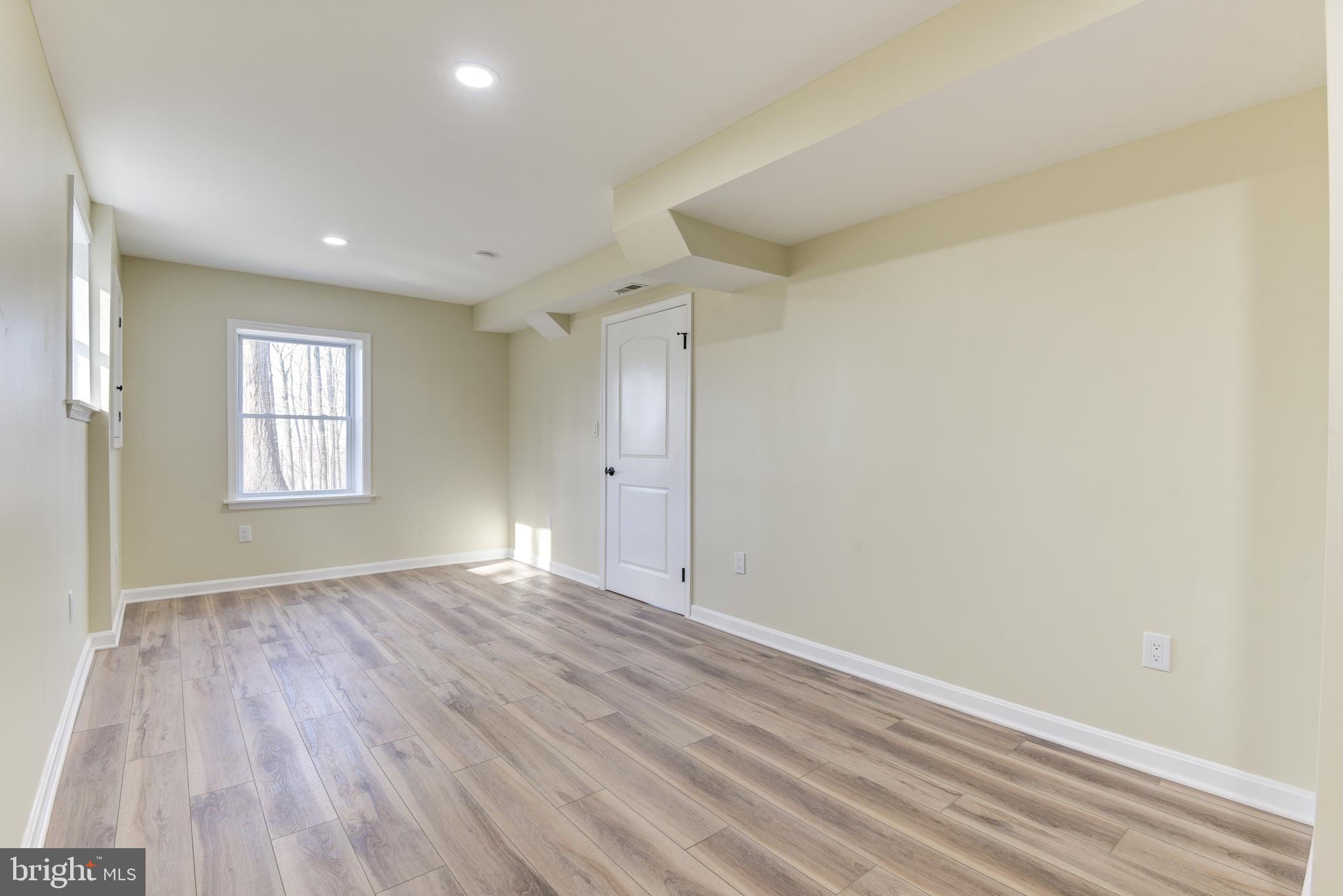 SKYLINE MANOR - Residential