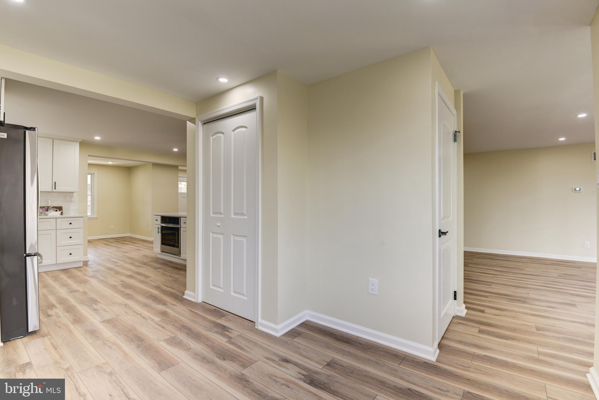 SKYLINE MANOR - Residential