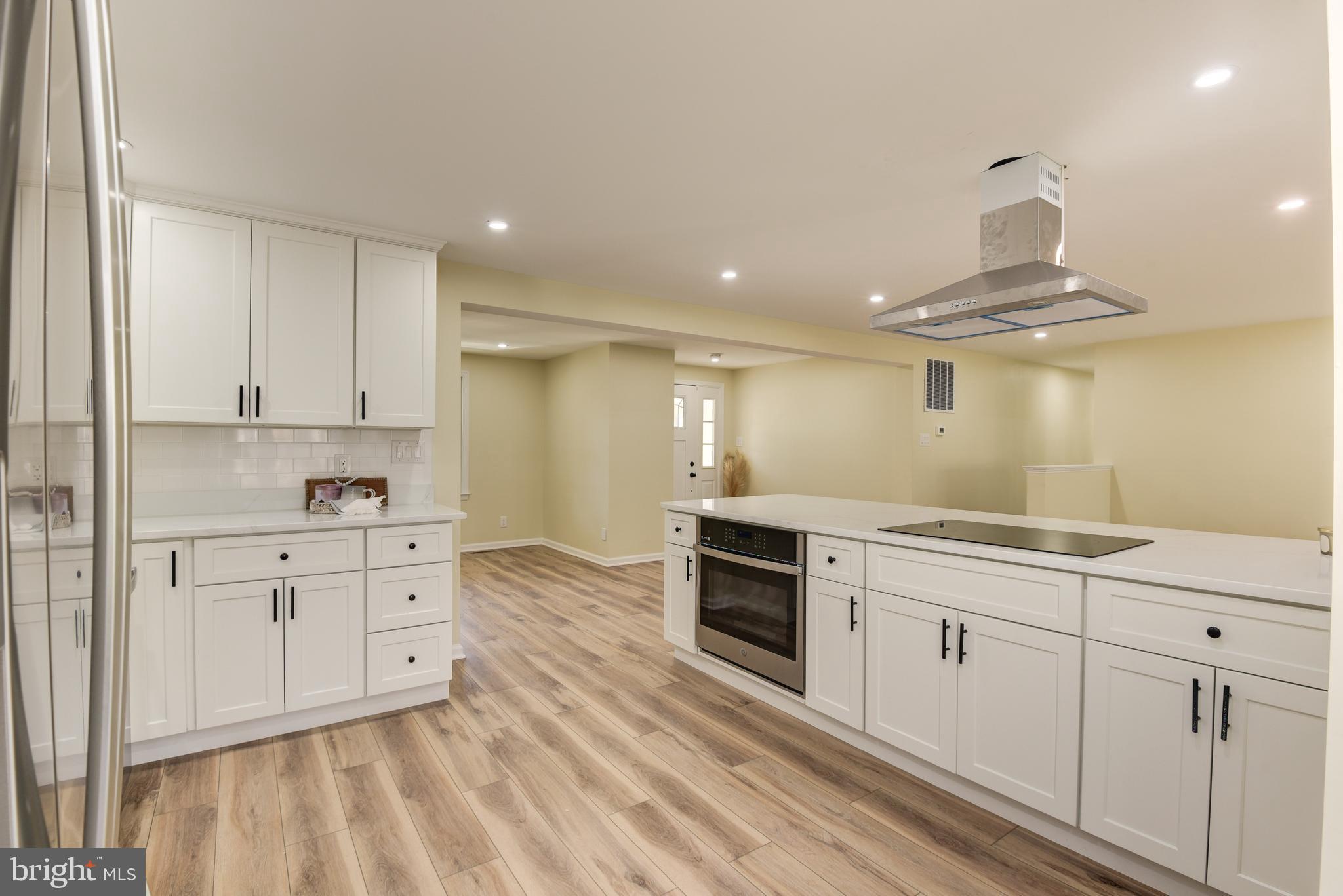 SKYLINE MANOR - Residential