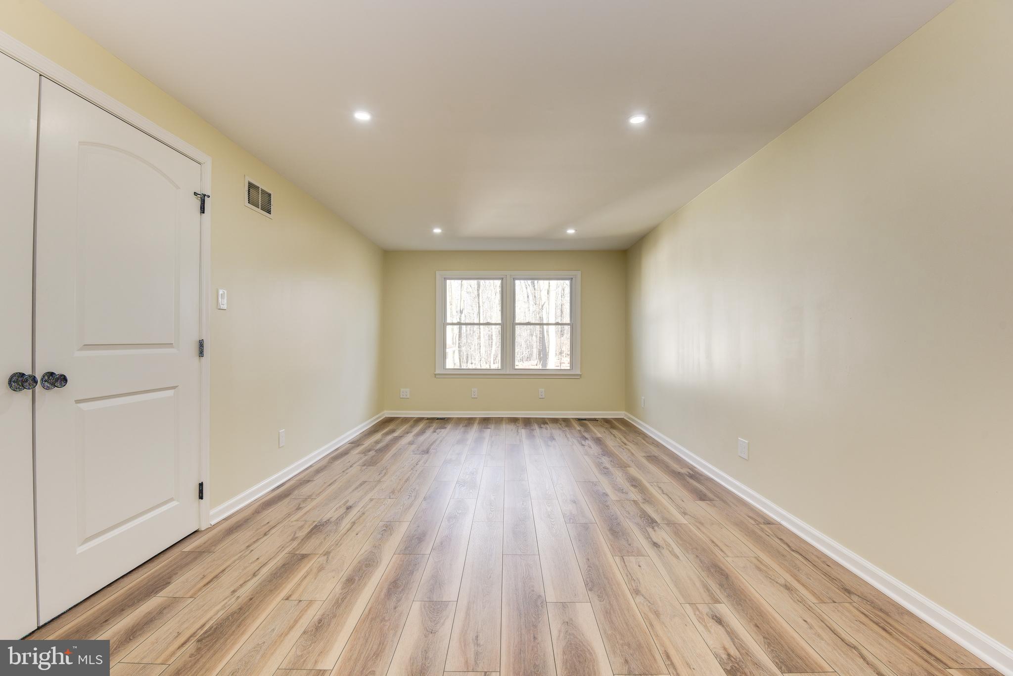 SKYLINE MANOR - Residential