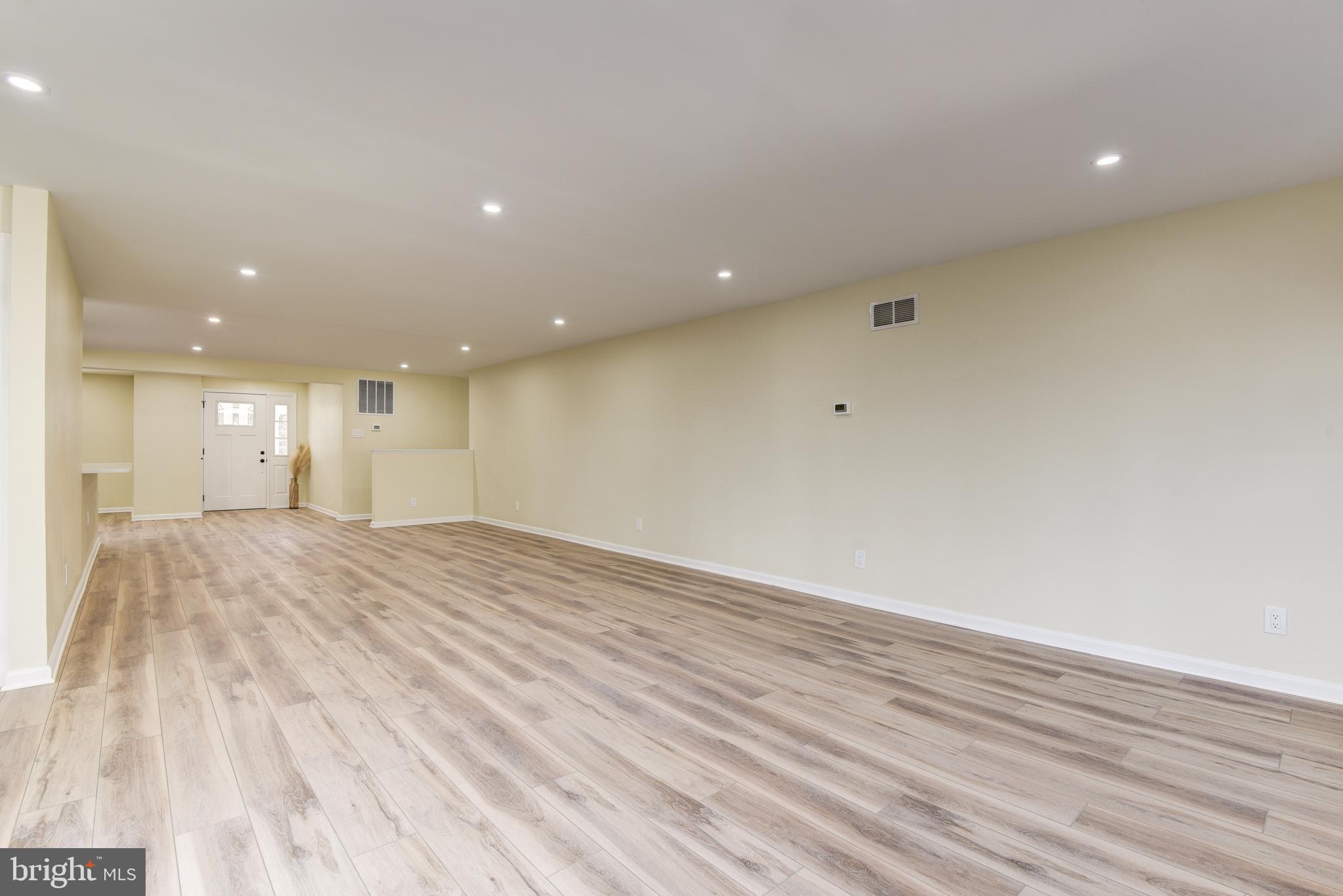 SKYLINE MANOR - Residential