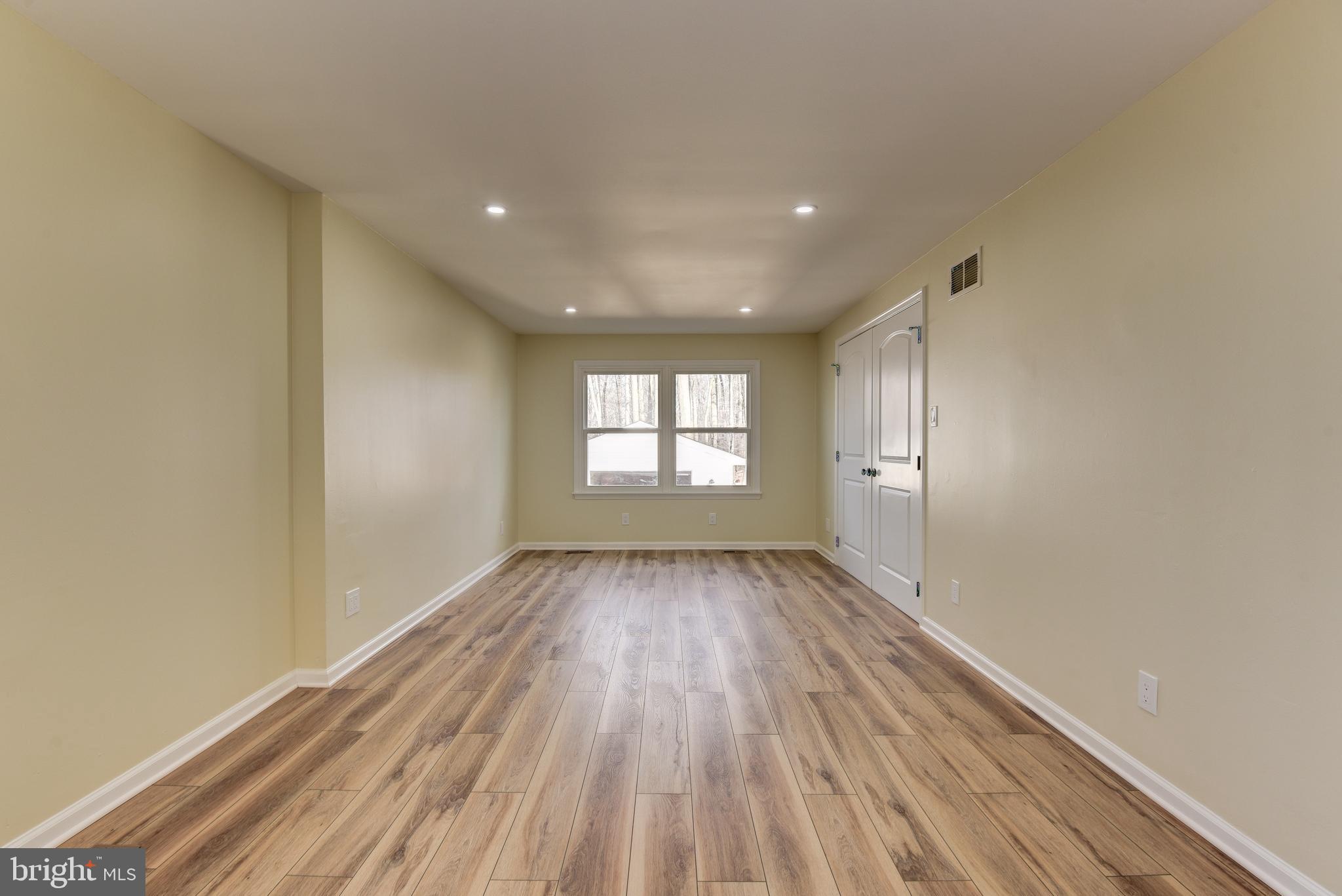 SKYLINE MANOR - Residential