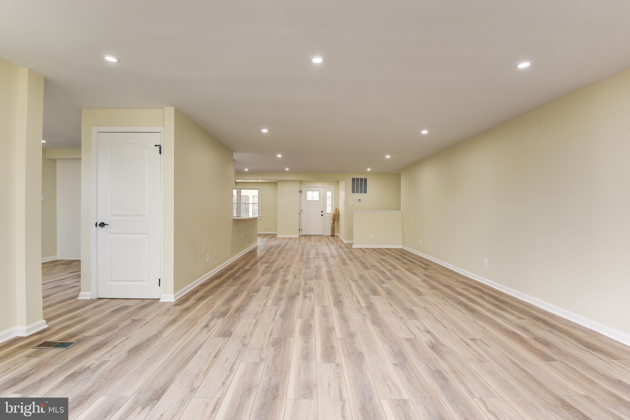 SKYLINE MANOR - Residential