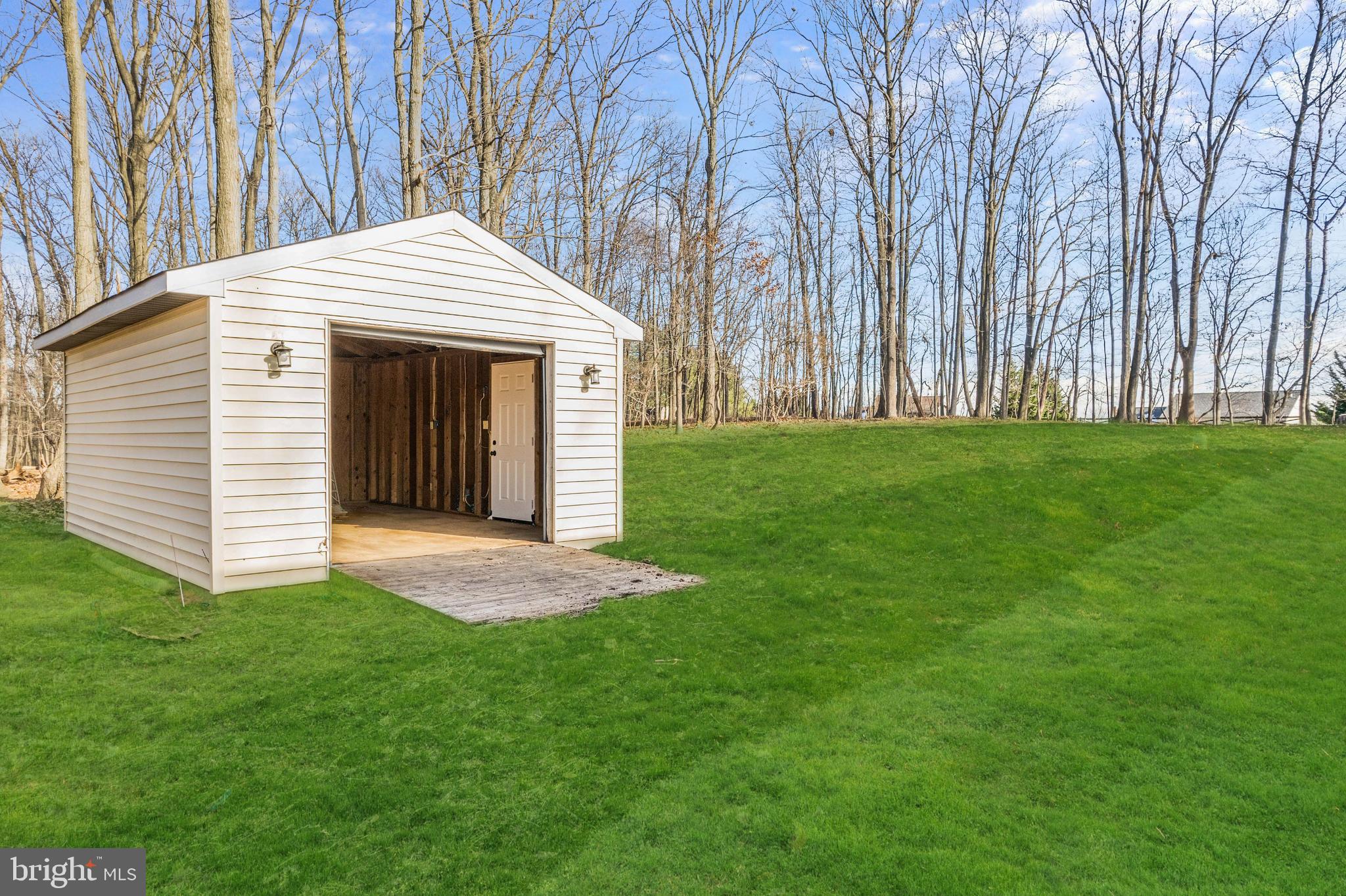 SKYLINE MANOR - Residential