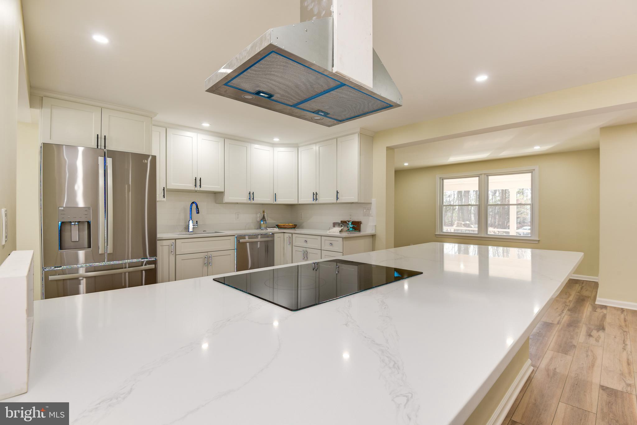 SKYLINE MANOR - Residential