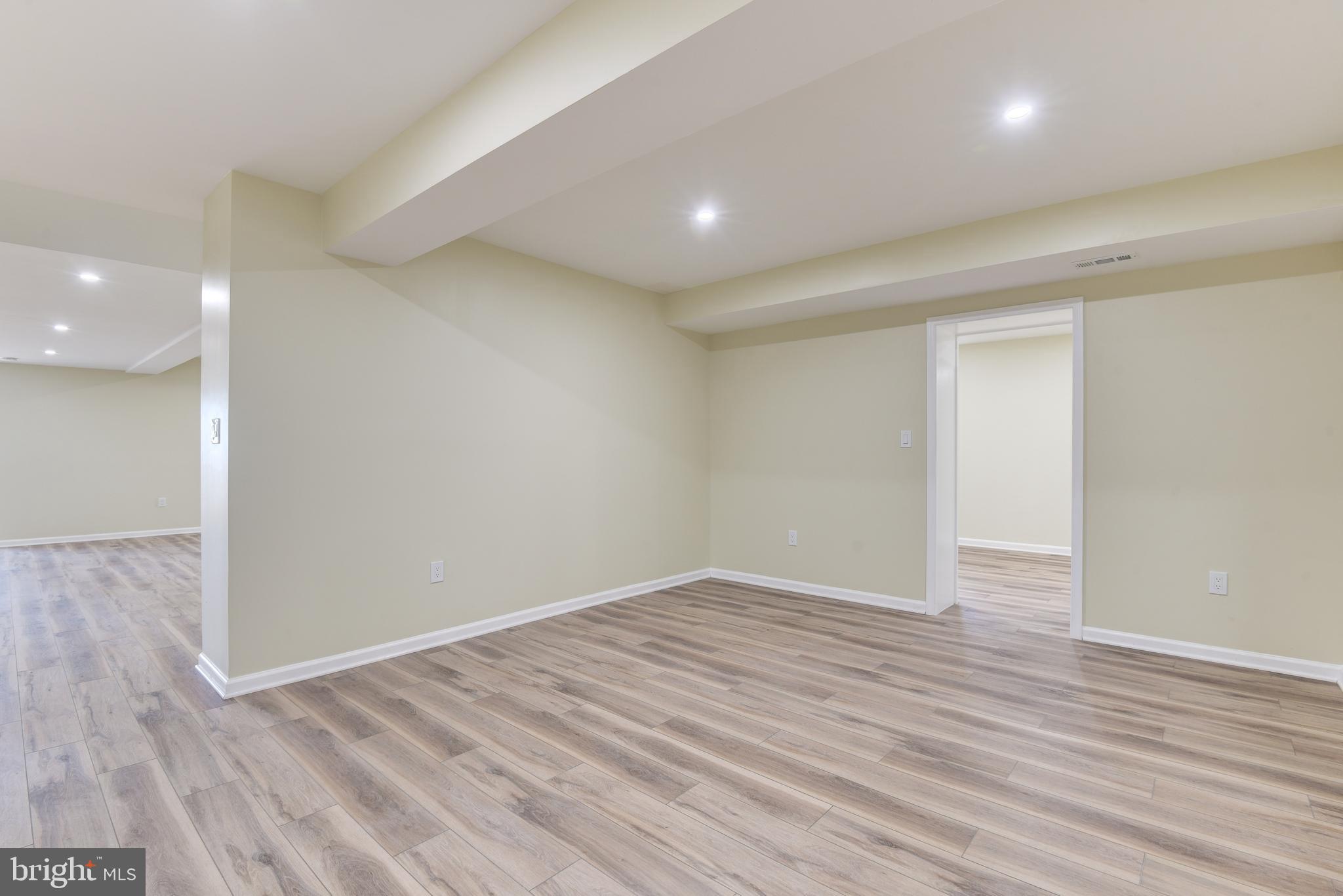 SKYLINE MANOR - Residential