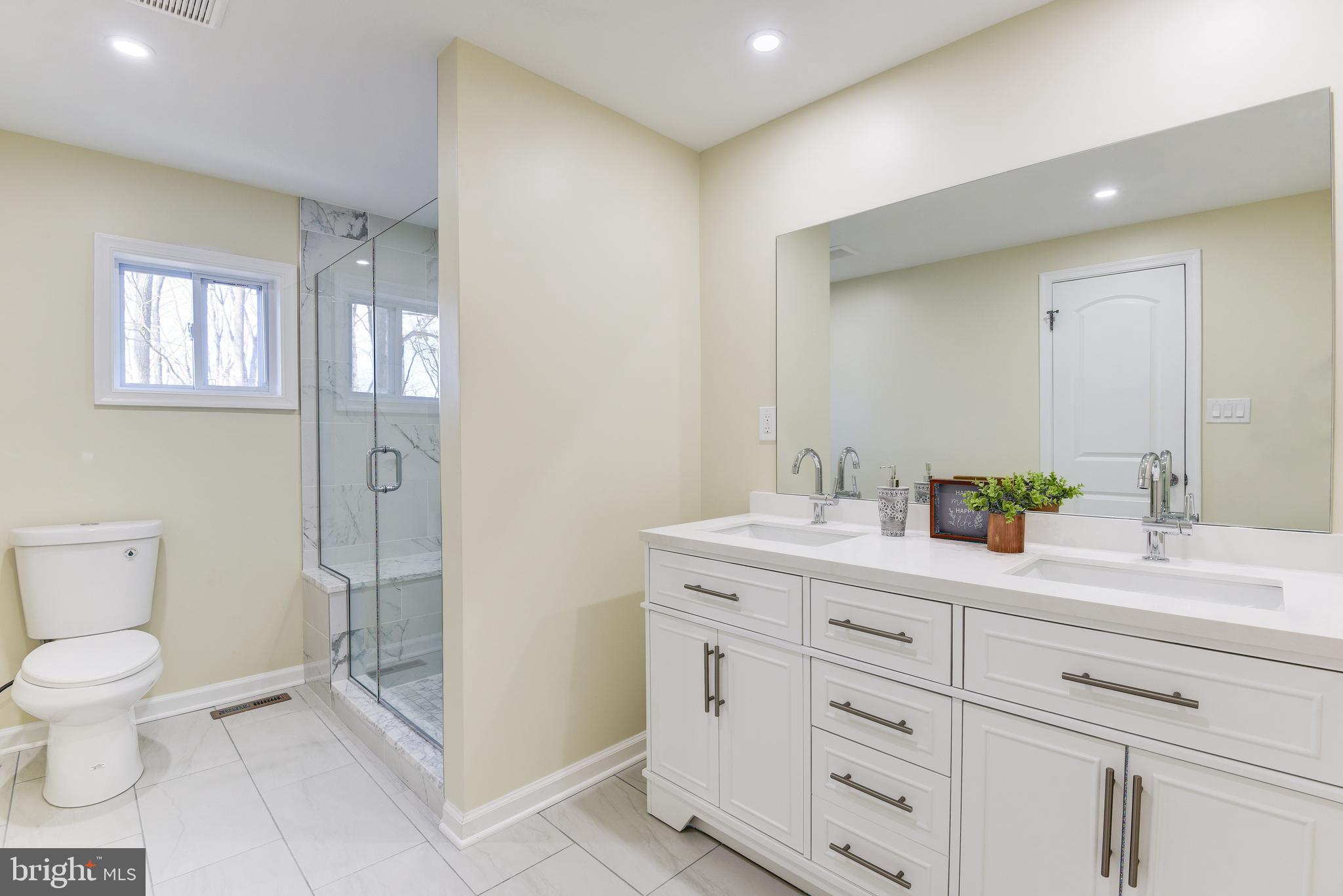 SKYLINE MANOR - Residential