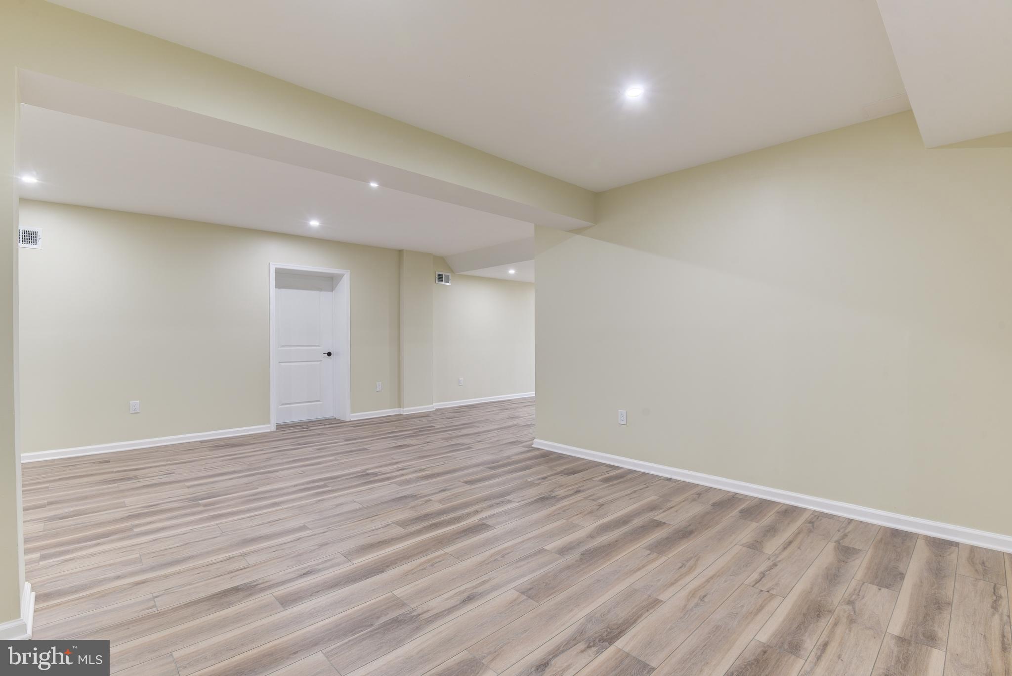 SKYLINE MANOR - Residential