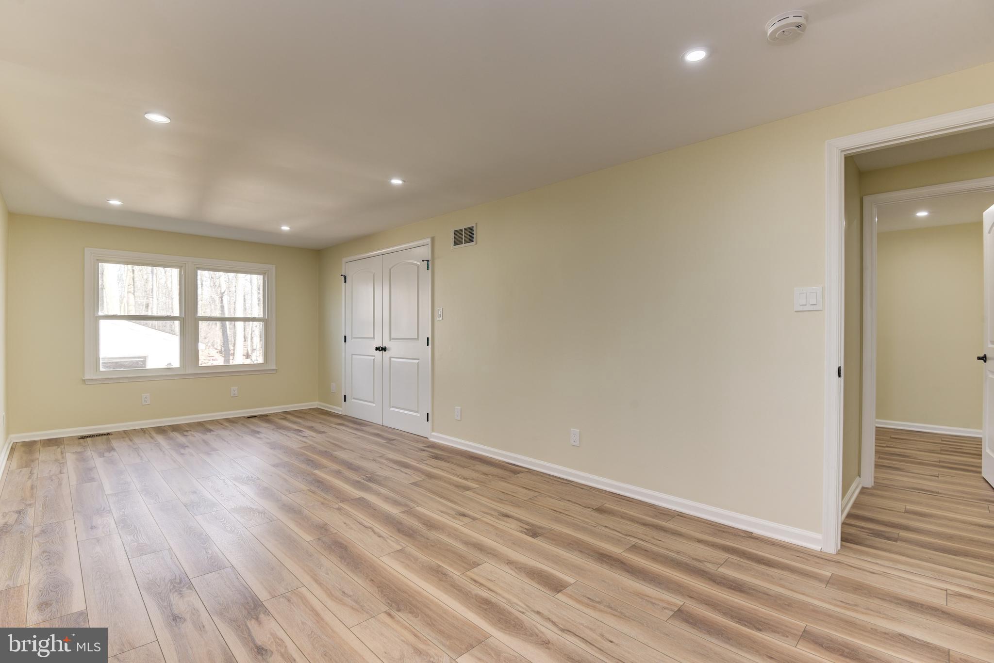 SKYLINE MANOR - Residential