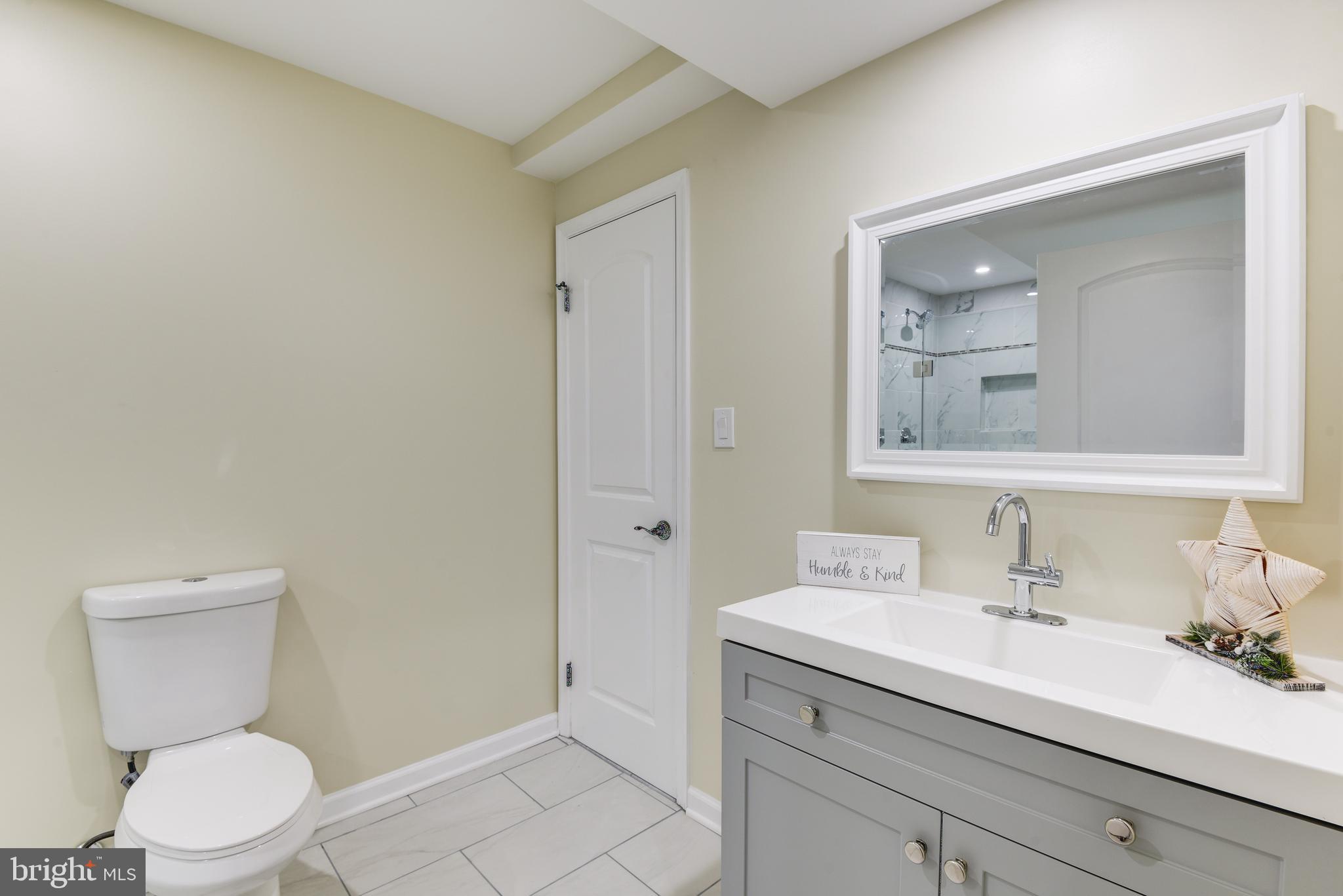 SKYLINE MANOR - Residential