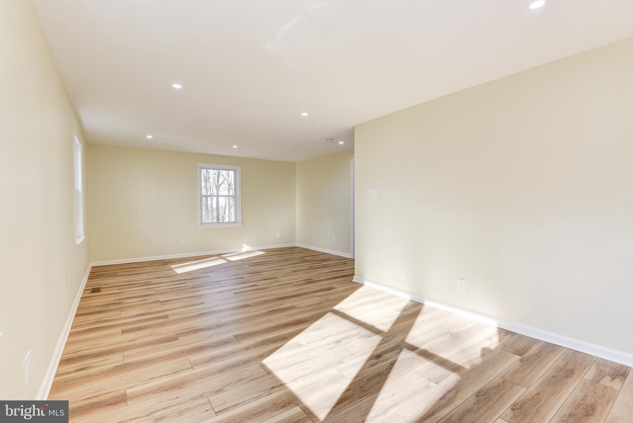 SKYLINE MANOR - Residential