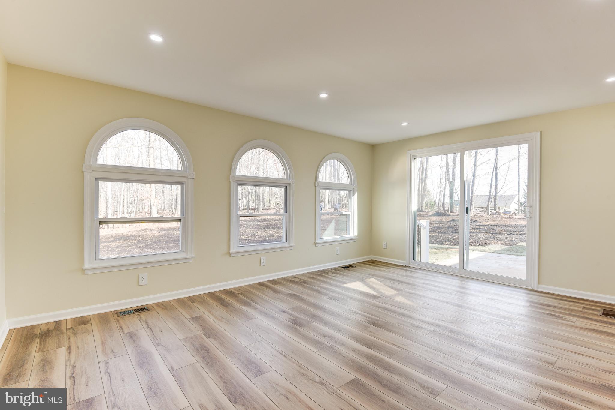 SKYLINE MANOR - Residential