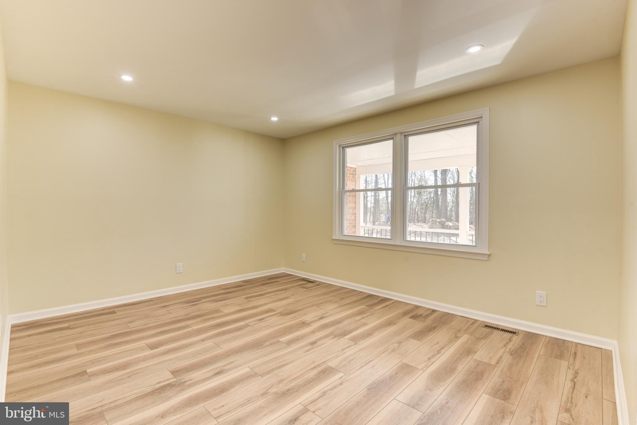 SKYLINE MANOR - Residential