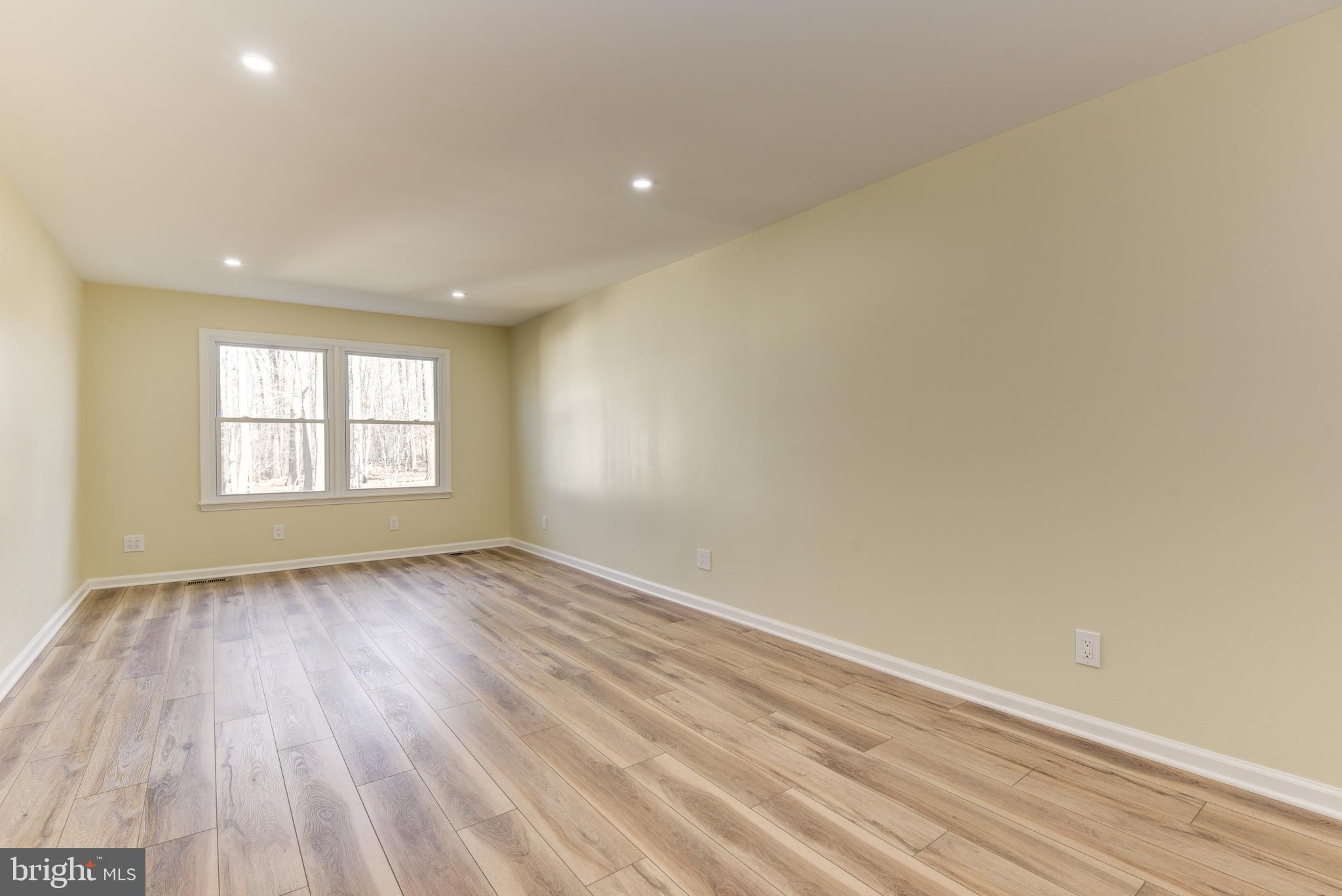 SKYLINE MANOR - Residential