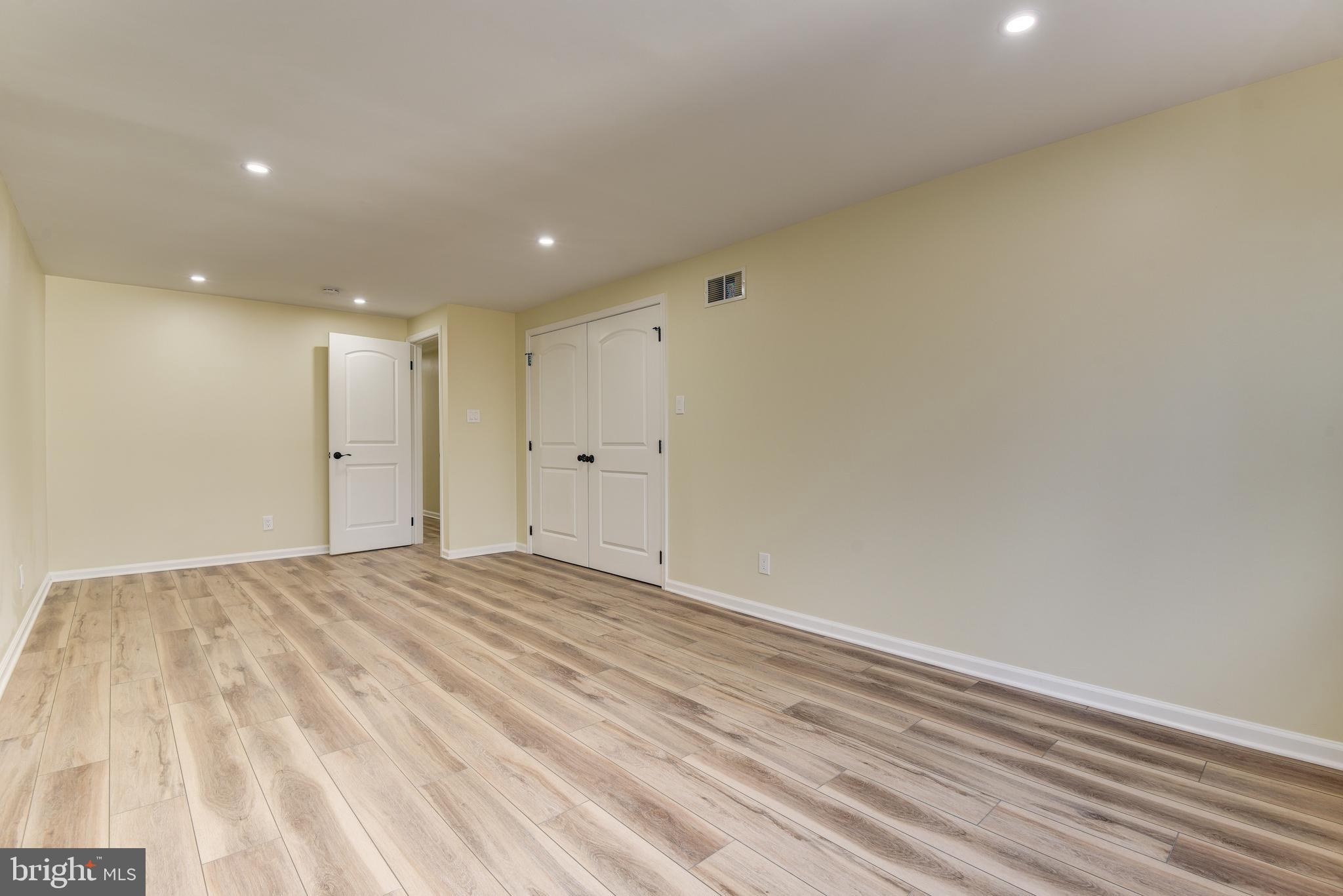 SKYLINE MANOR - Residential