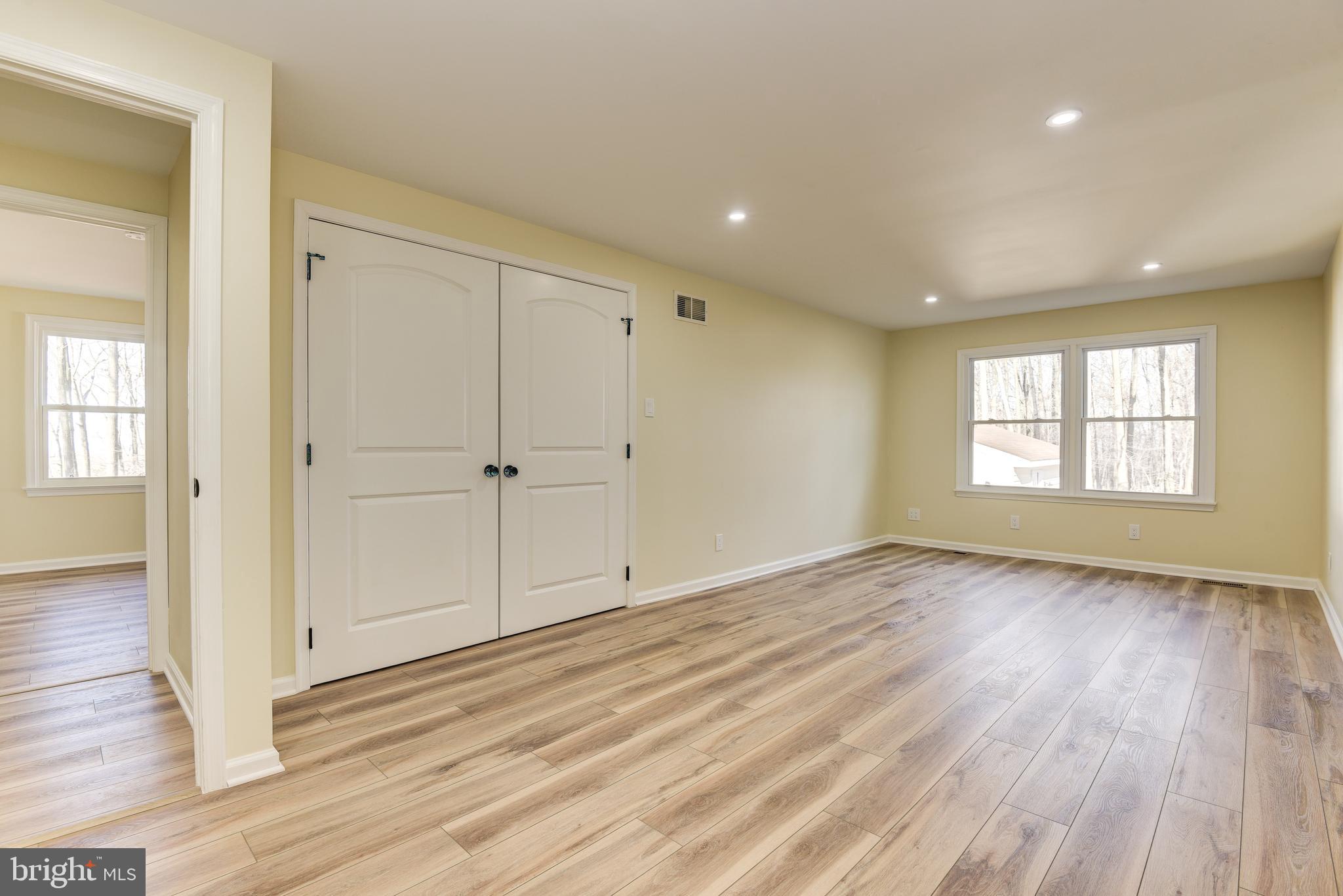 SKYLINE MANOR - Residential