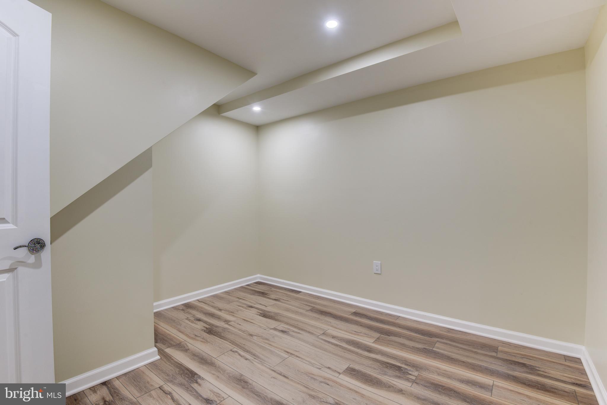 SKYLINE MANOR - Residential