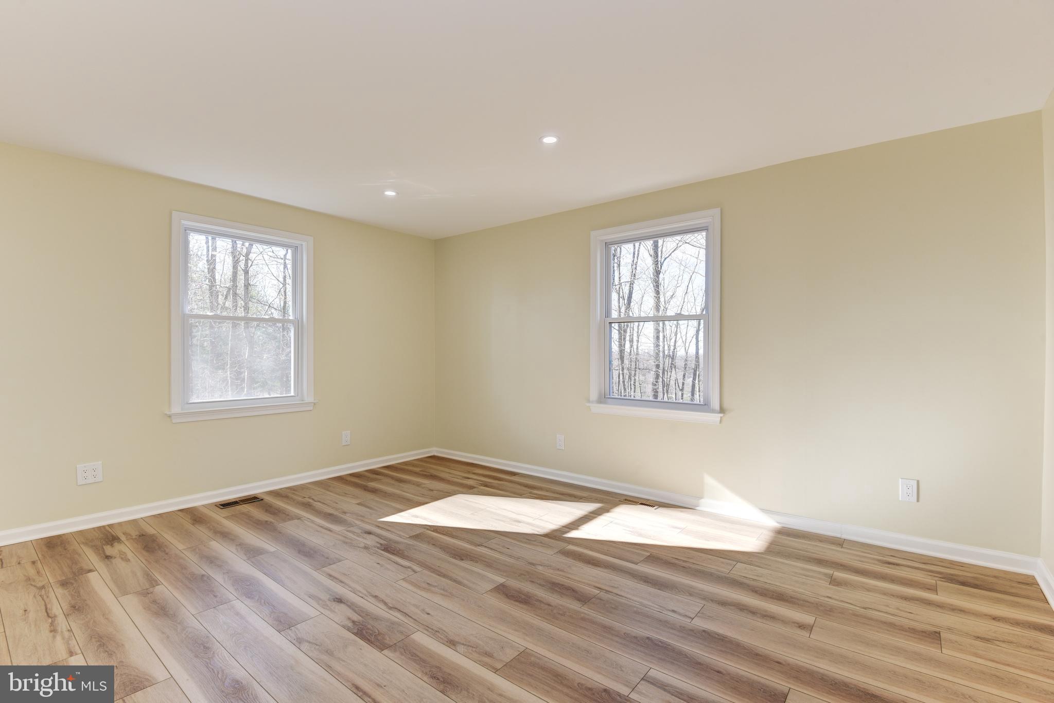 SKYLINE MANOR - Residential