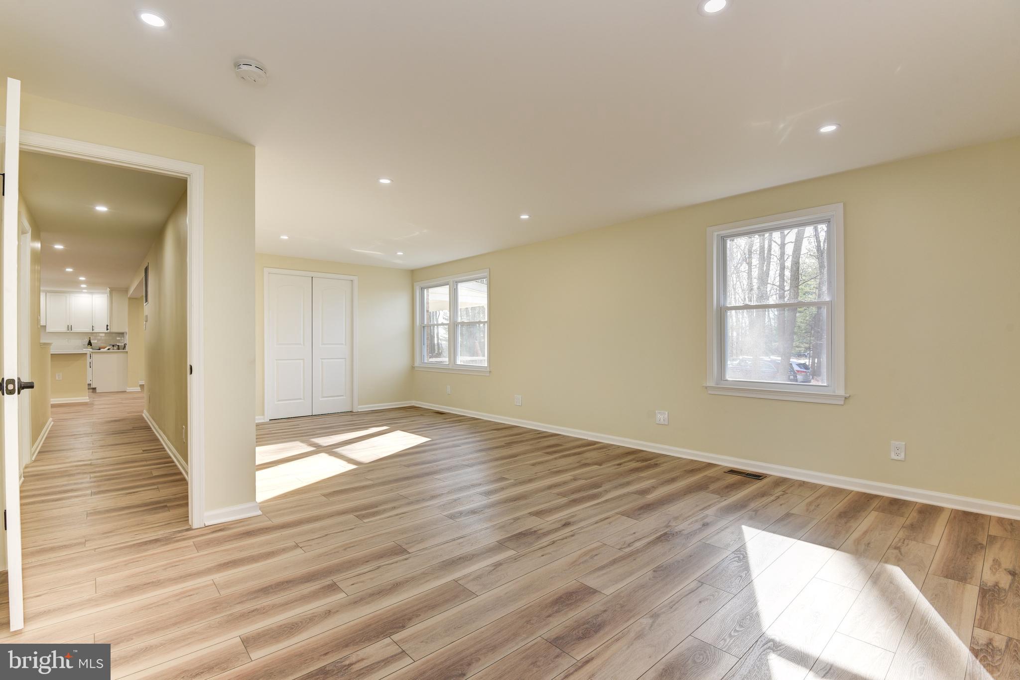 SKYLINE MANOR - Residential