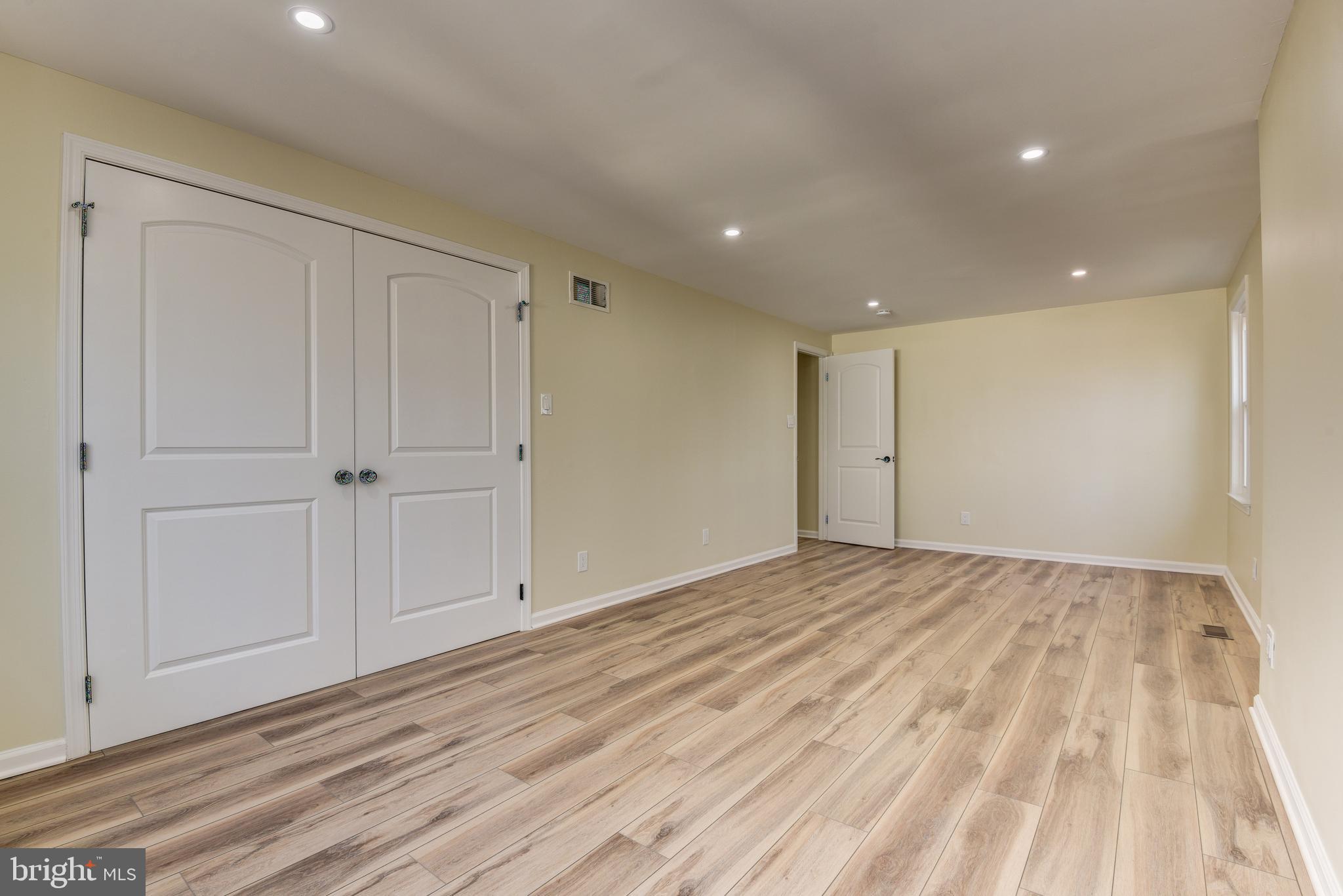 SKYLINE MANOR - Residential