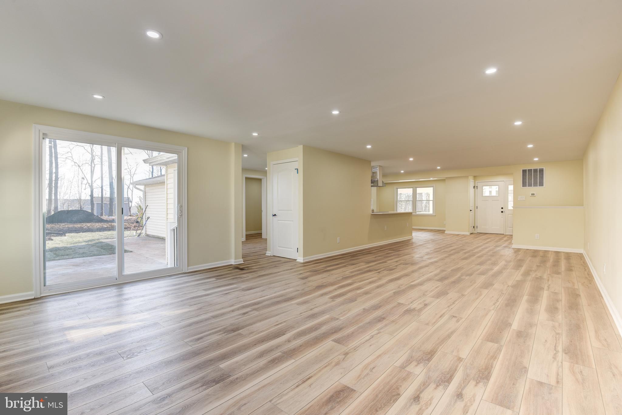 SKYLINE MANOR - Residential