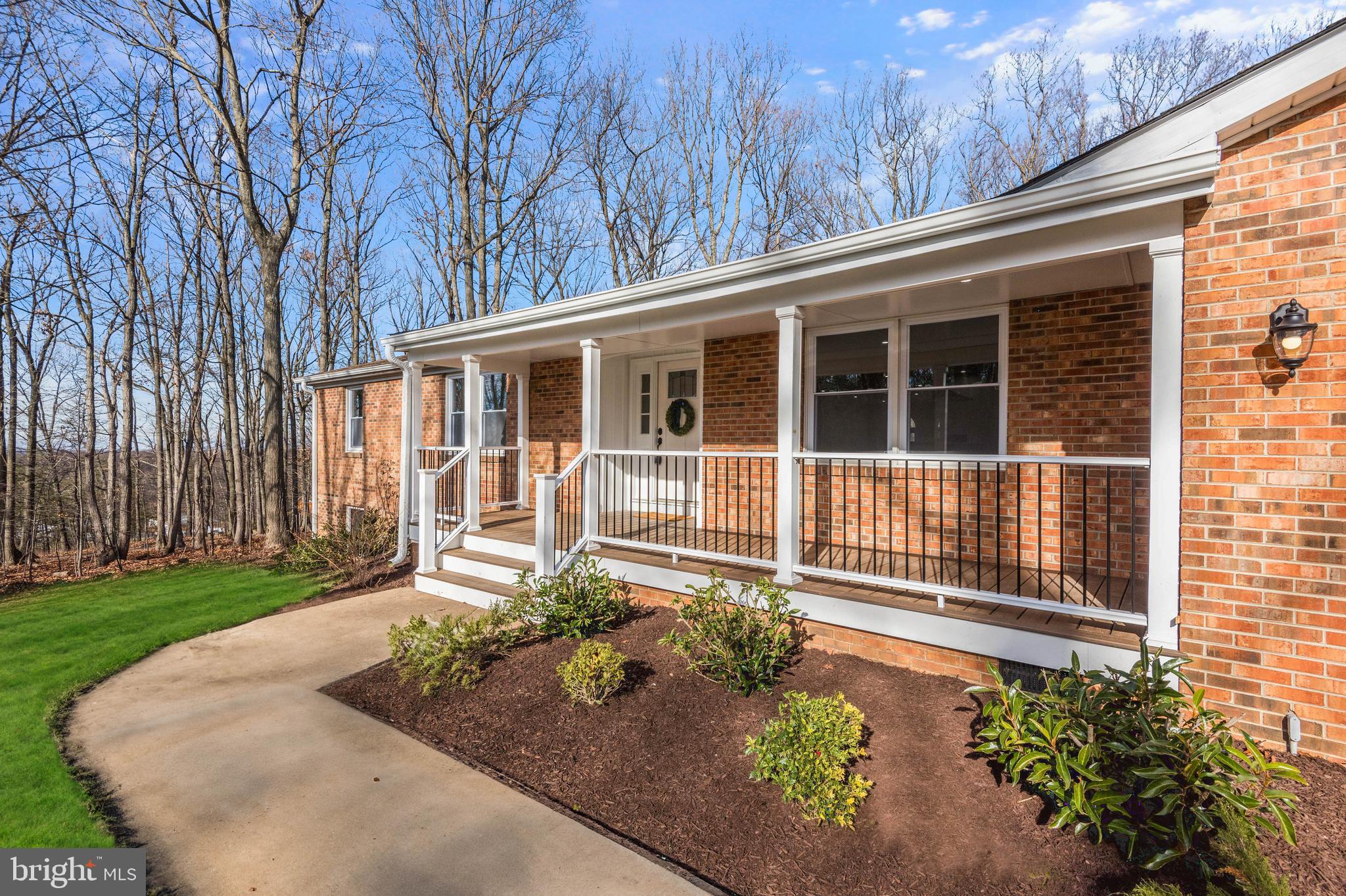 SKYLINE MANOR - Residential