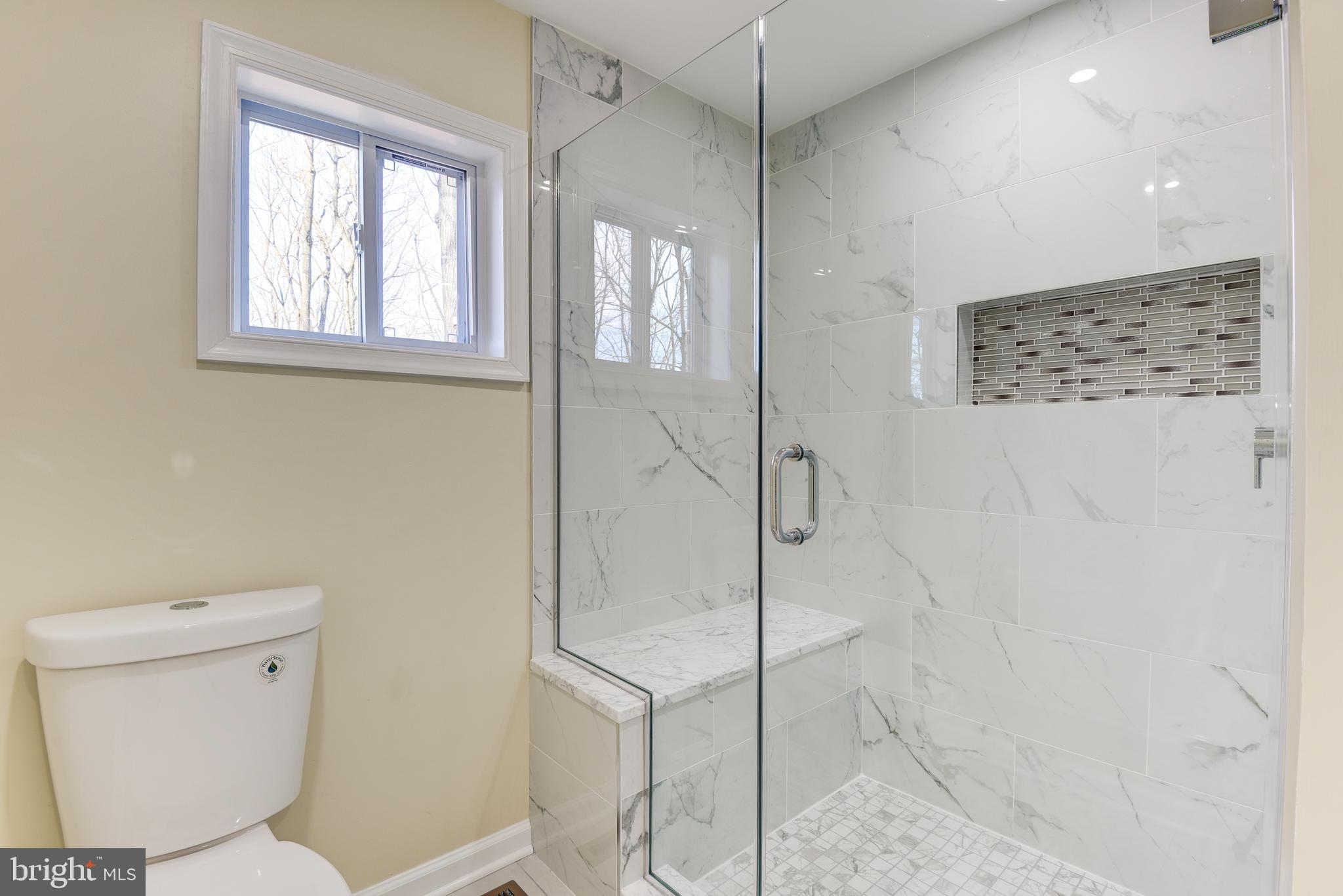 SKYLINE MANOR - Residential