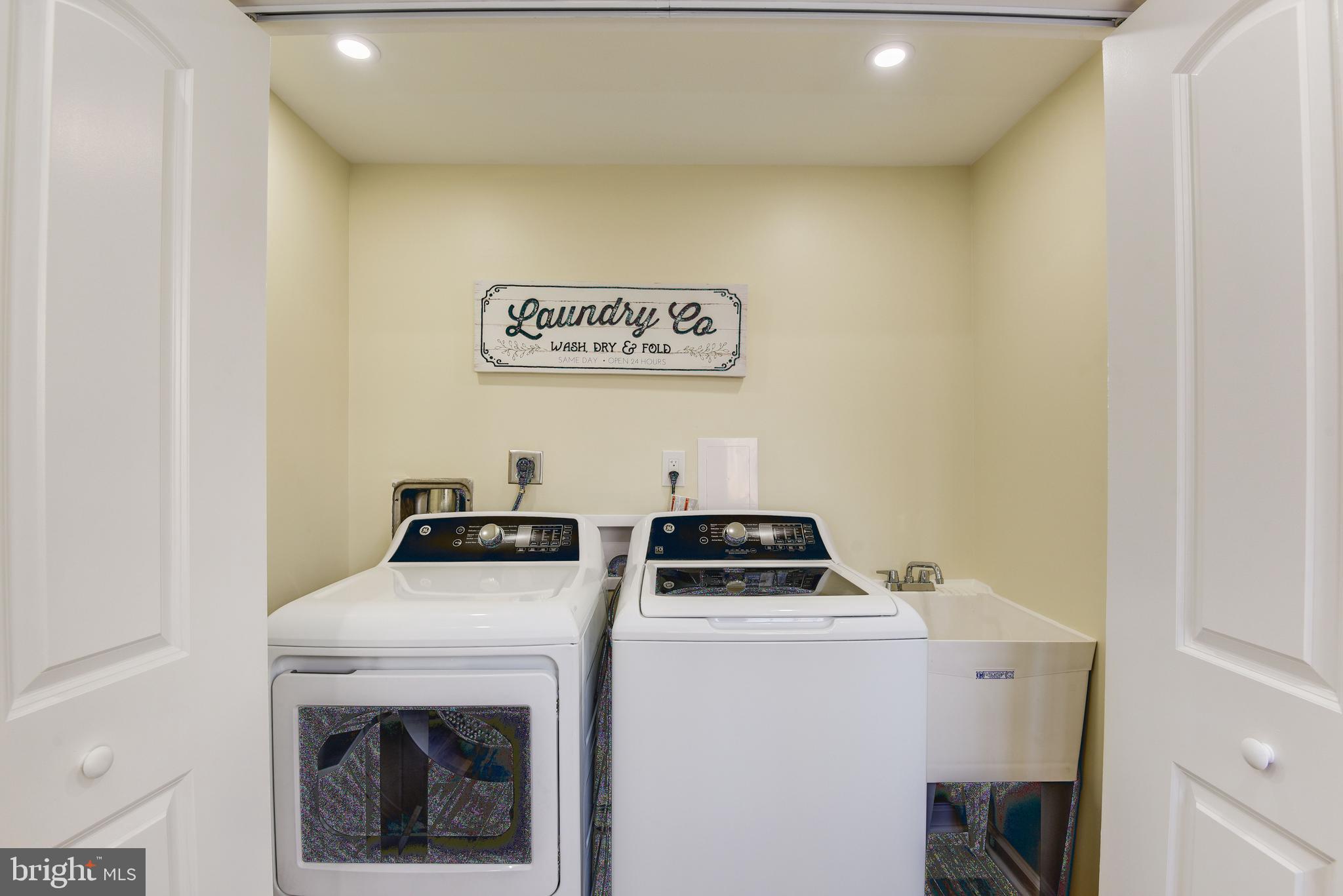 SKYLINE MANOR - Residential