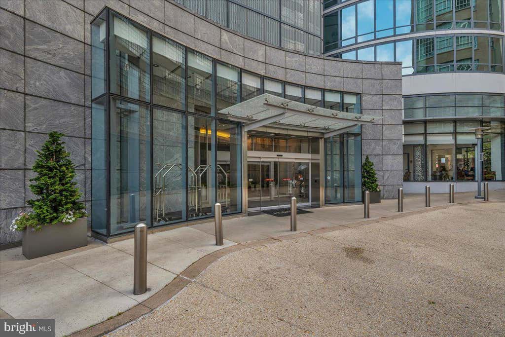 Photo of 2101 - 00 Market Street #3705, PHILADELPHIA, PA 19103 (MLS # PAPH2658656)