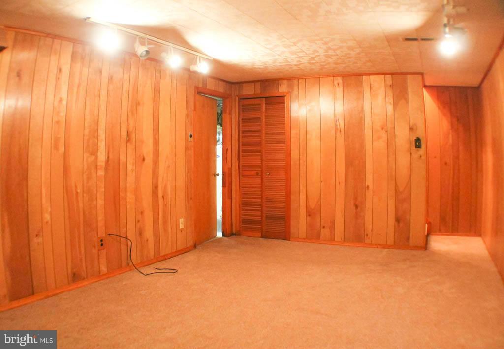 WHISKEY BOTTOM - Residential