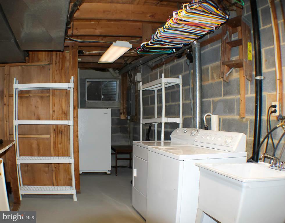 WHISKEY BOTTOM - Residential