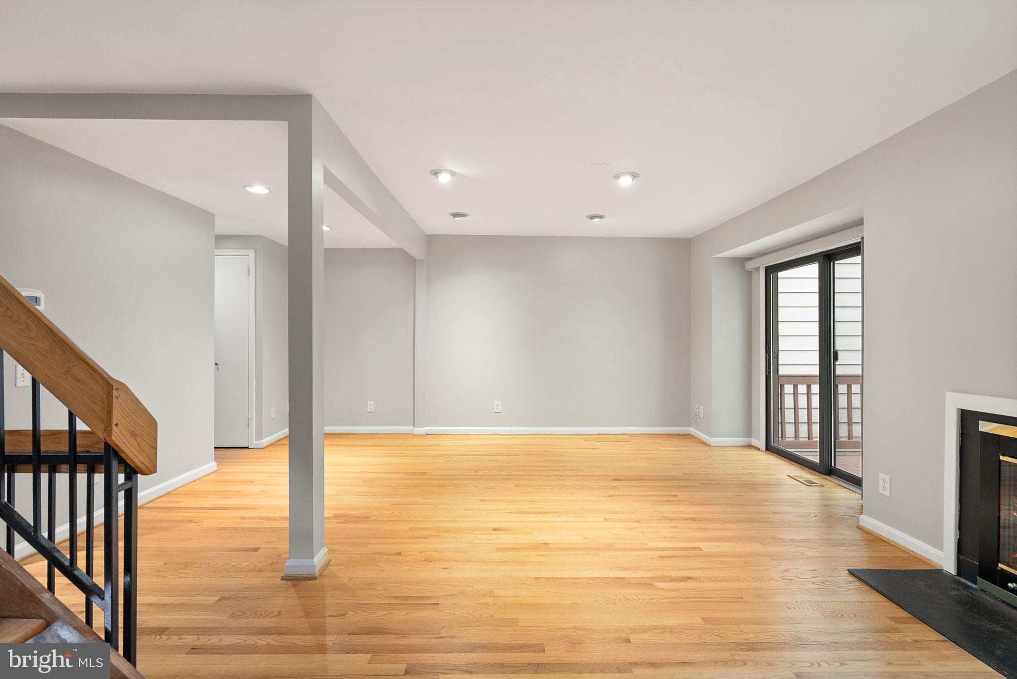 RESTON - Residential