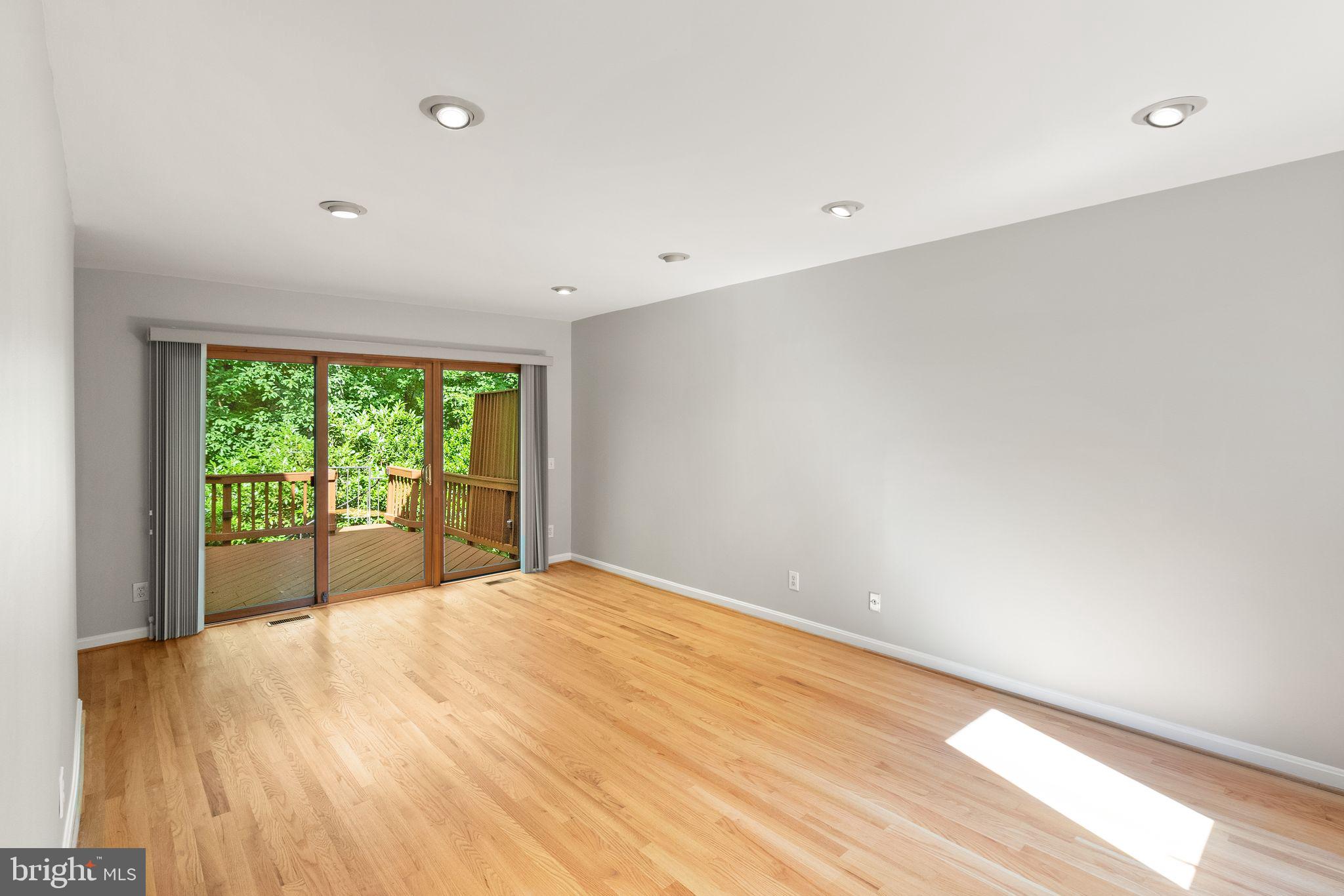 RESTON - Residential