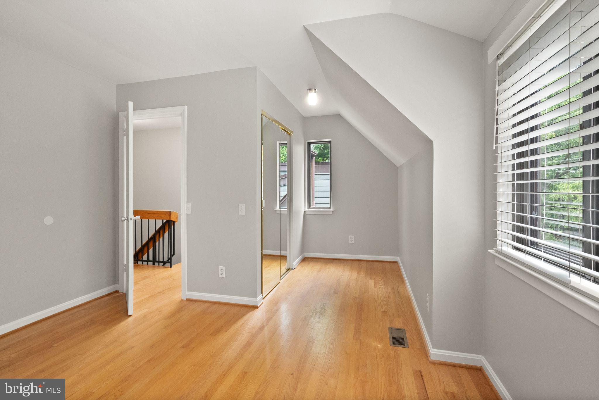 RESTON - Residential