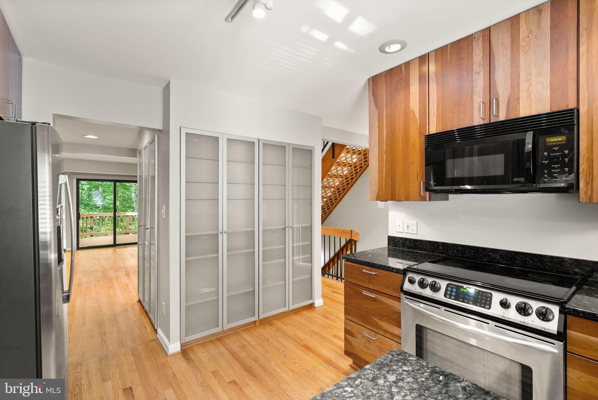 RESTON - Residential