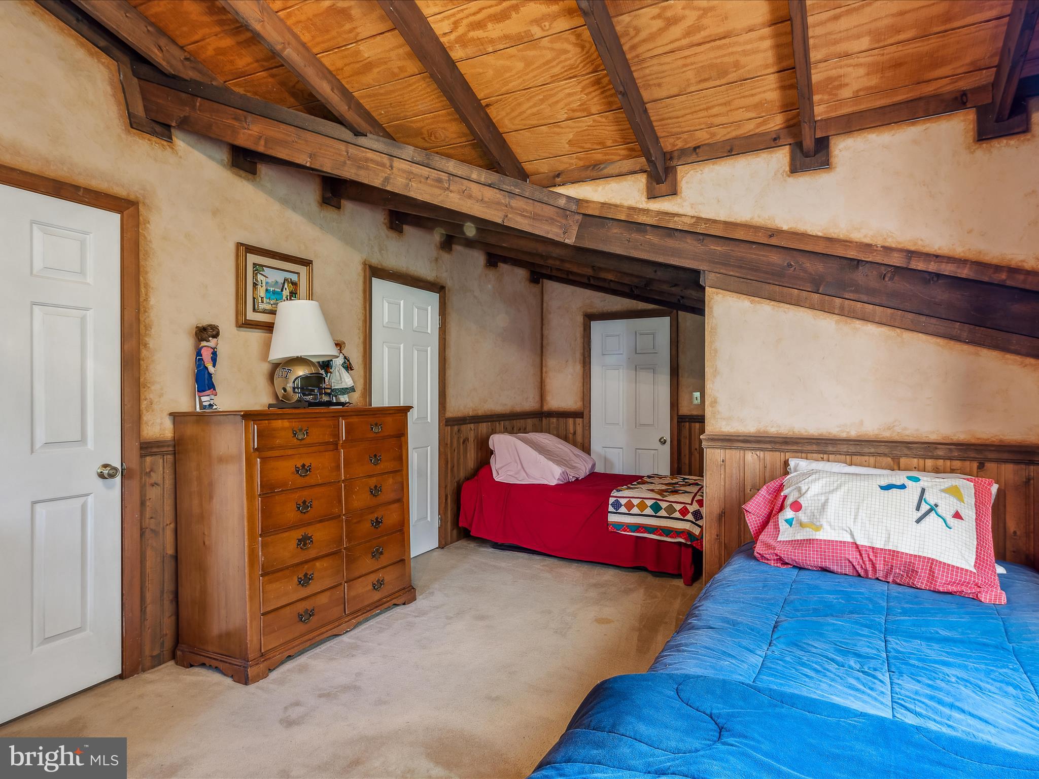 COLONIAL VILLAGE - Residential