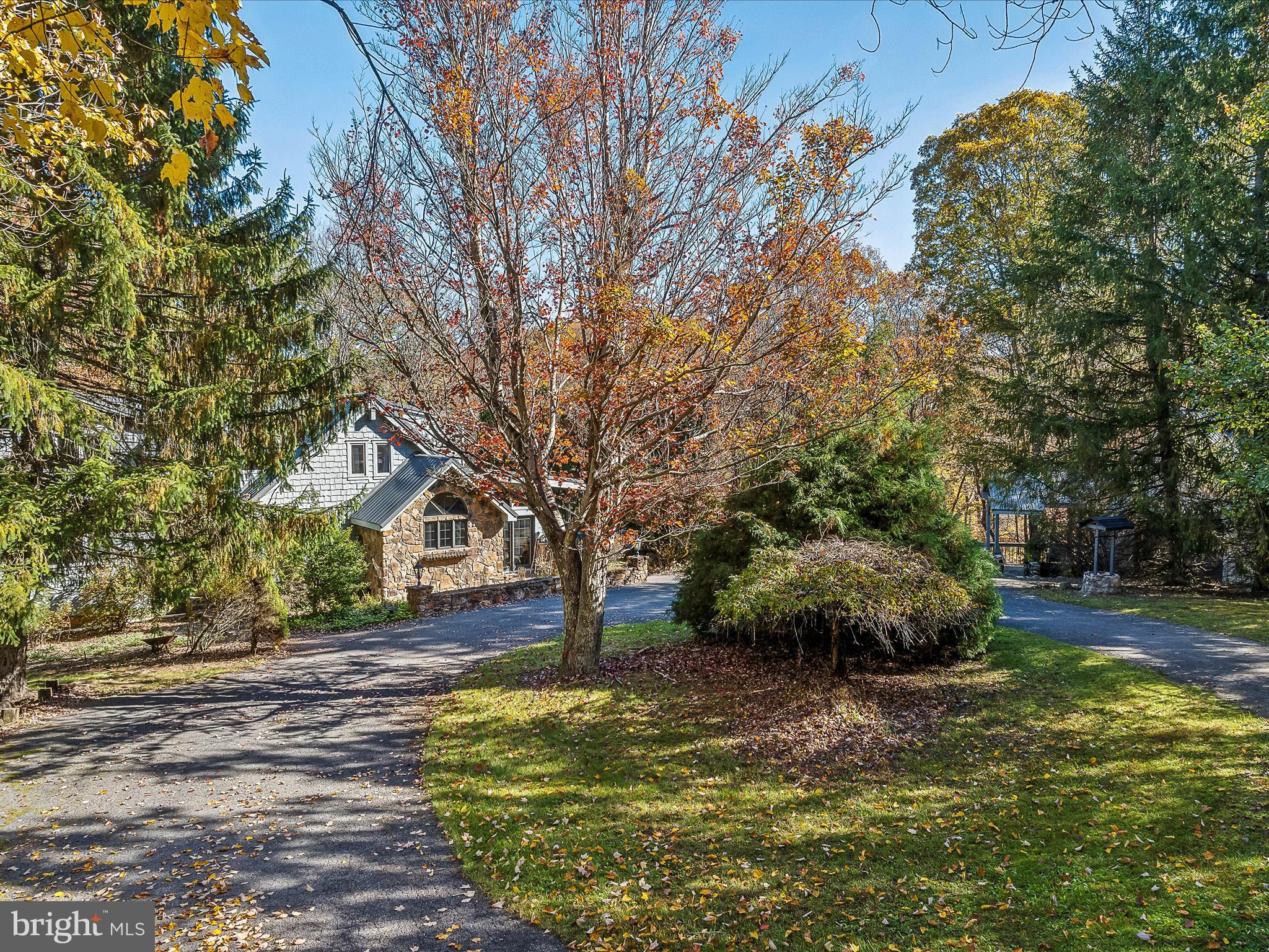 COLONIAL VILLAGE - Residential