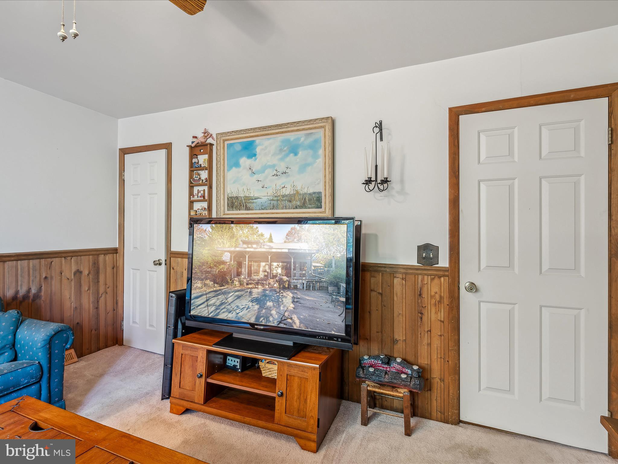 COLONIAL VILLAGE - Residential