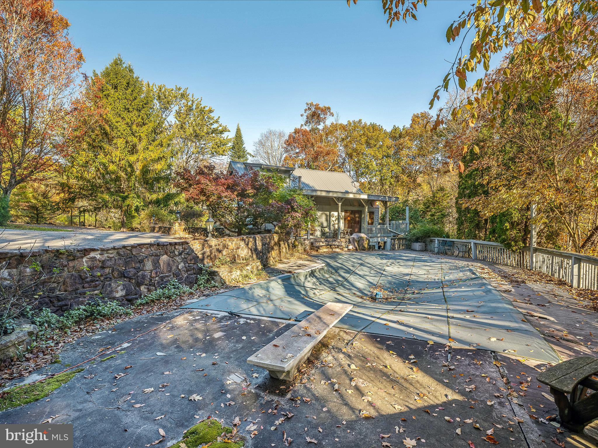 COLONIAL VILLAGE - Residential