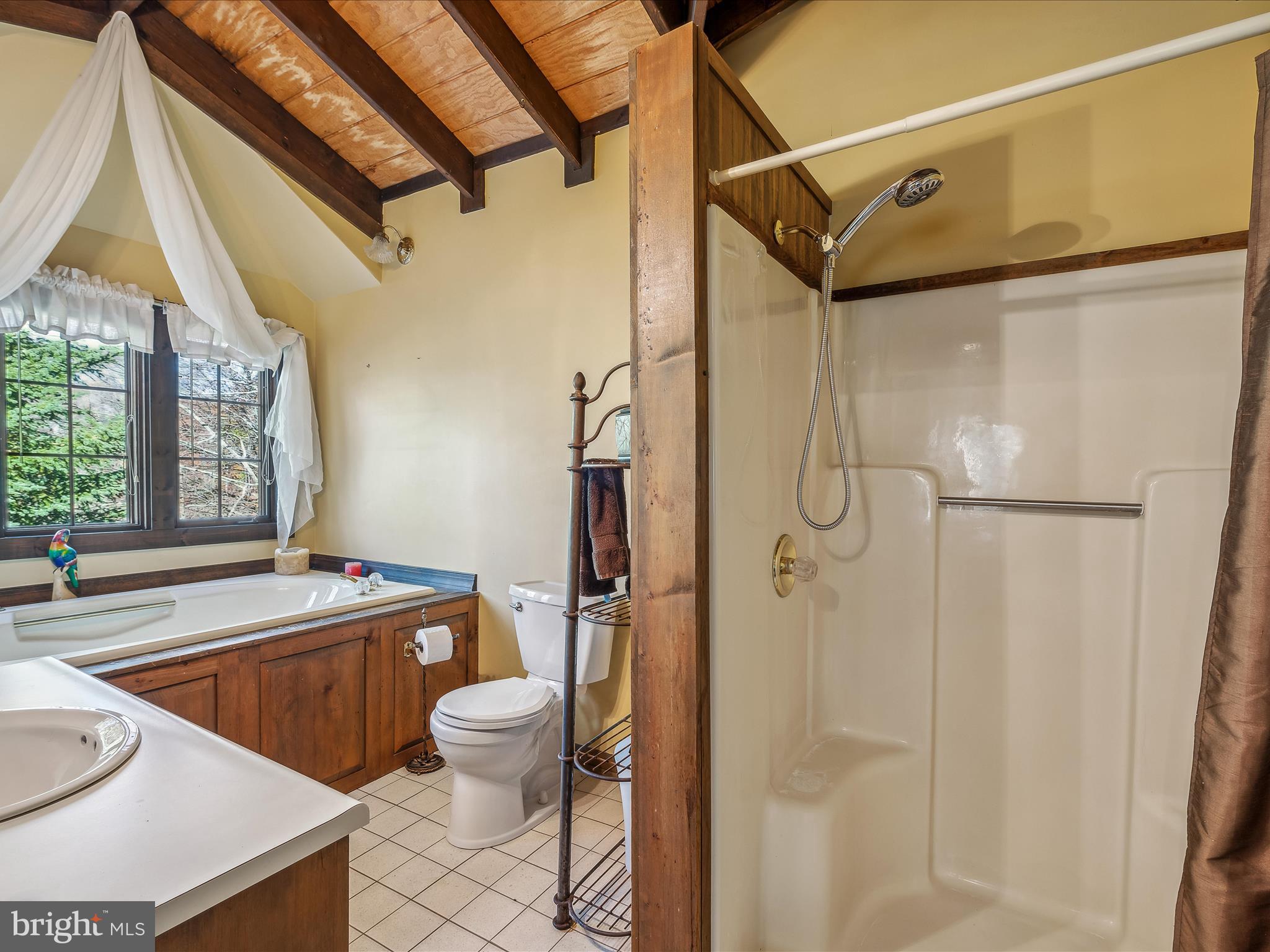 COLONIAL VILLAGE - Residential