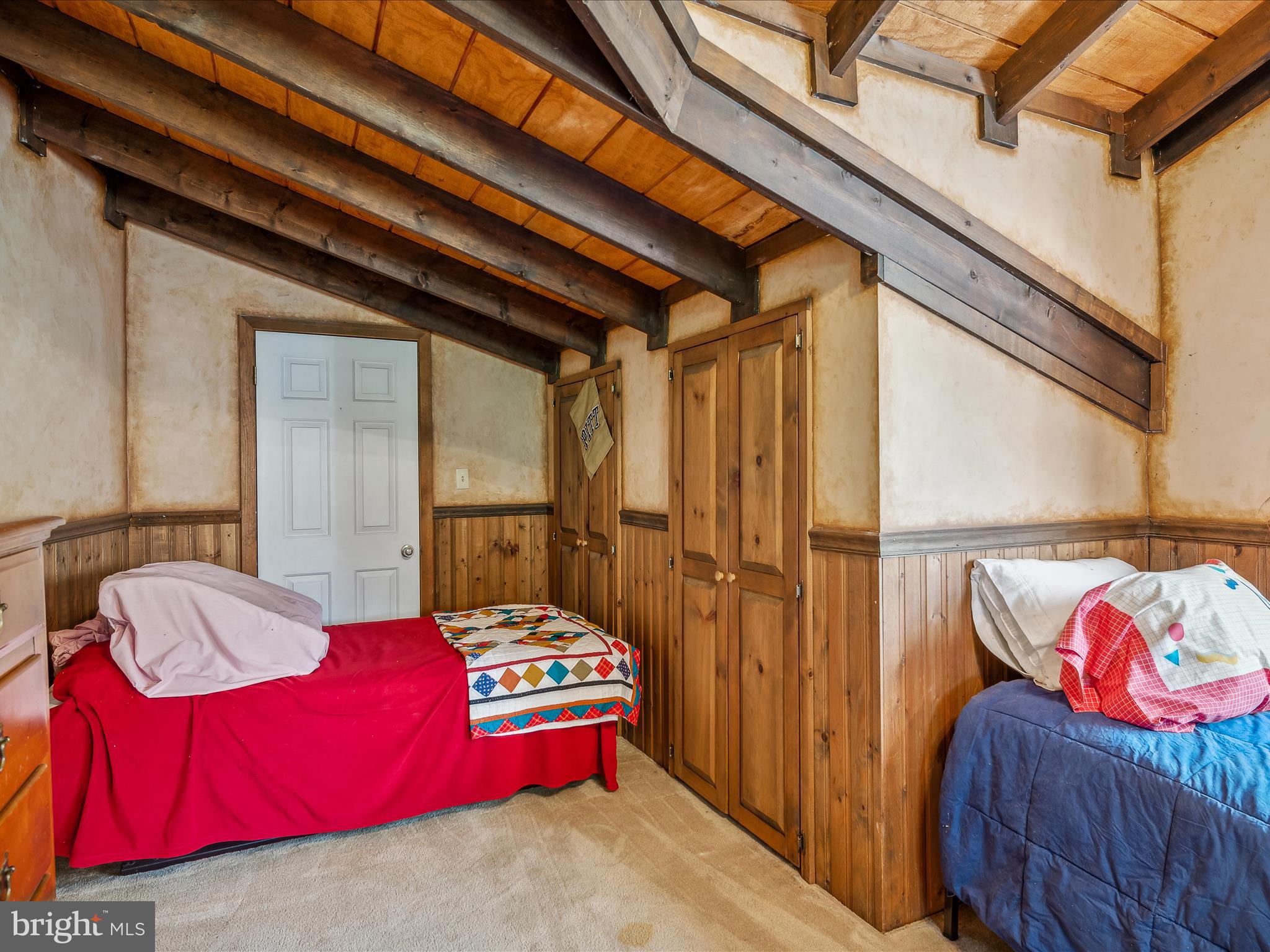 COLONIAL VILLAGE - Residential