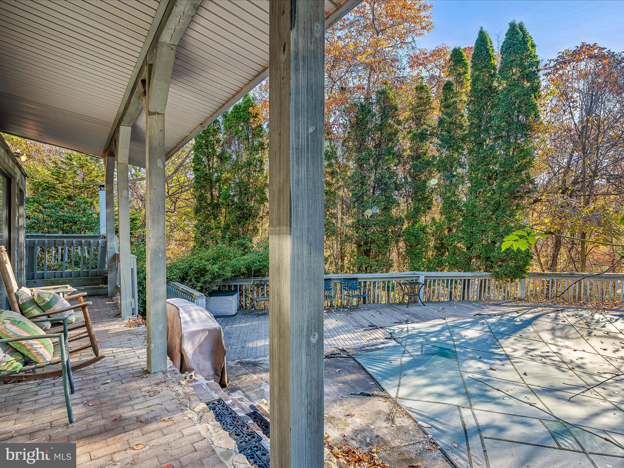 COLONIAL VILLAGE - Residential