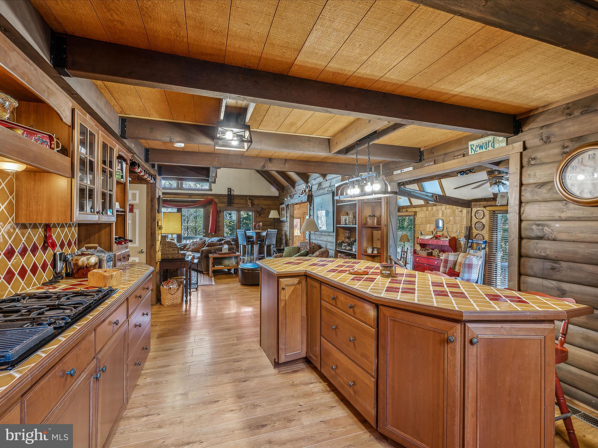 COLONIAL VILLAGE - Residential