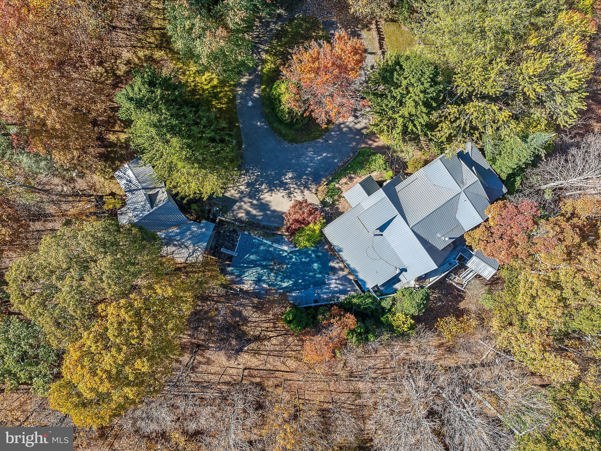 COLONIAL VILLAGE - Residential