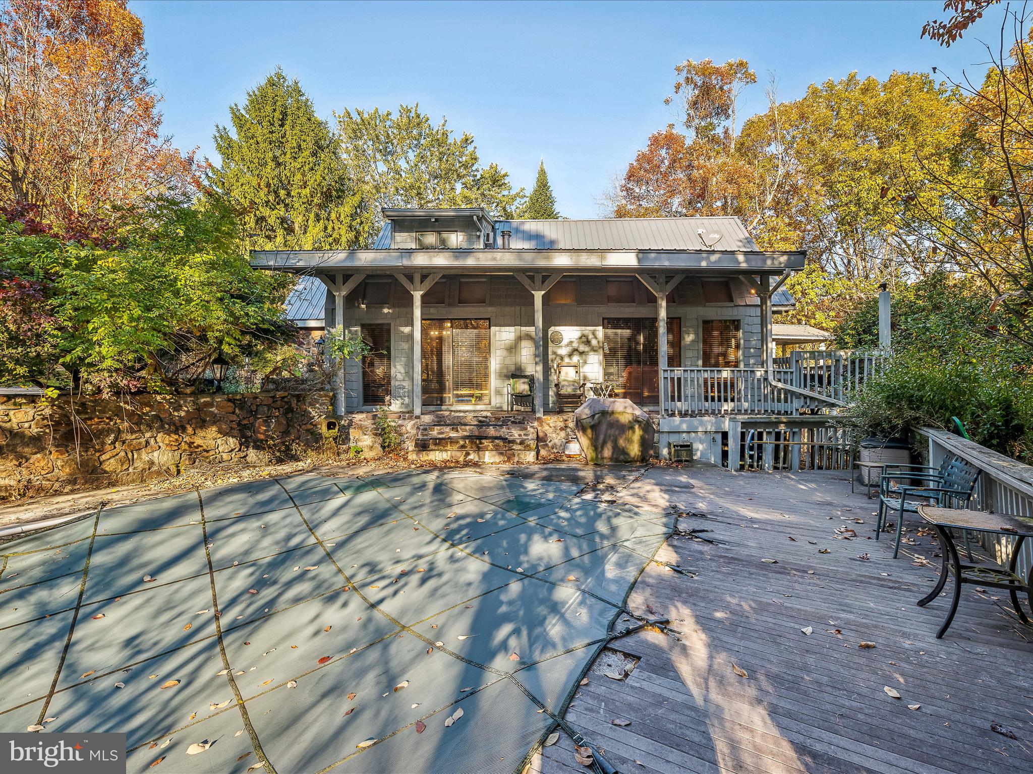 COLONIAL VILLAGE - Residential