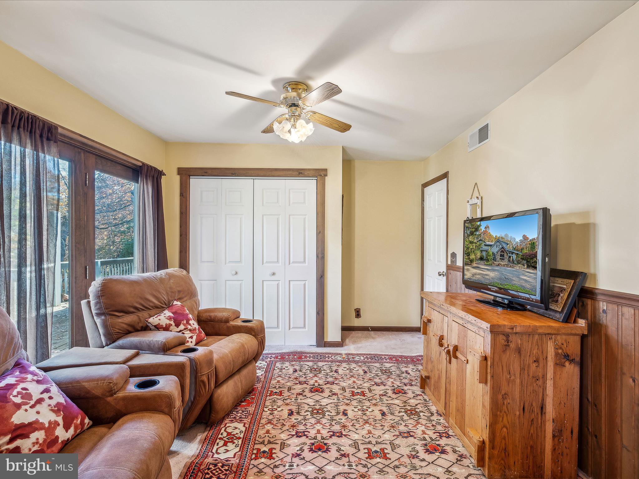 COLONIAL VILLAGE - Residential