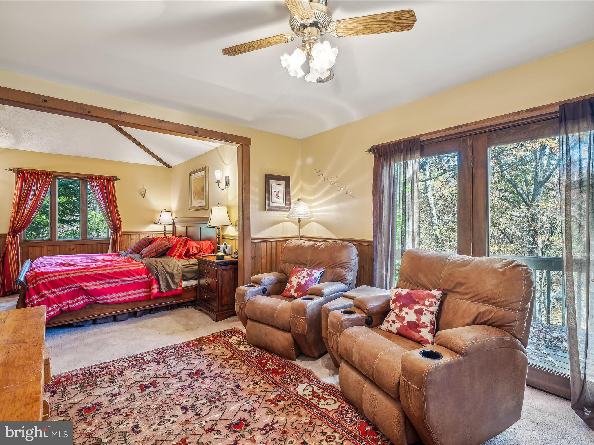 COLONIAL VILLAGE - Residential